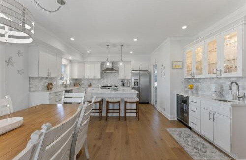 Wildwood Crest House | Comfortable Escape at 7011 Pacific Ave with Hot Tub Access