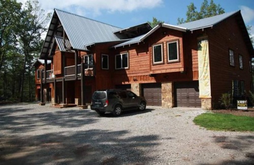 Pikeville Condo | Experience Trout Hill Condo: Family-Friendly with Pool & Pets