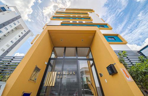 Anita Garibaldi Apartment | Elegant Stay at 702: Family-Friendly and Guest Rated 10/10