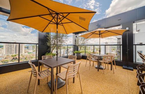 Anita Garibaldi Apartment | Elegant Stay at 702: Family-Friendly and Guest Rated 10/10