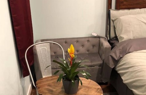 Rodeo House | Cozy Mini Studio with Kitchen Near Rodeo Events