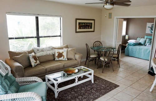 Toilla Segunda Villa | Pet-Friendly Retreat at 704 Via de Luna Dr. - Rated 10/10