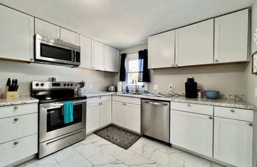 West Chester House | Spacious 4 BDR Home Near I-75 with Breakfast & Family Amenities