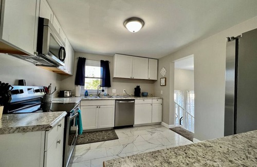 West Chester House | Spacious 4 BDR Home Near I-75 with Breakfast & Family Amenities
