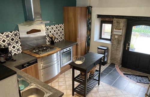 Seyssel House | Beautiful 70m2 Stone House near Seyssel with Lake View