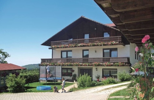 Grainet Apartment | Stylish Two-Story Apartment Ideal for Four Guests