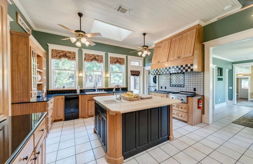 Fort Worth House | 71 Acre Estate - 21 Beds, River, Pool, 11 Miles From Downtown Fort Worth!