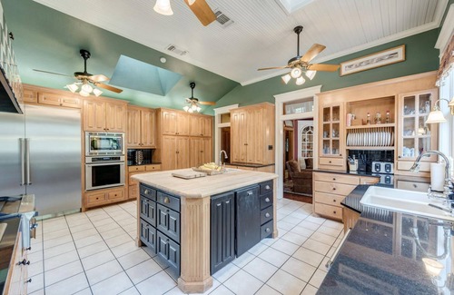 Fort Worth House | 71 Acre Estate - 21 Beds, River, Pool, 11 Miles From Downtown Fort Worth!
