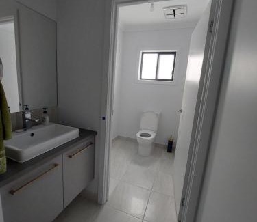 Apollo Bay House | Relaxing Retreat: 714 Train to the Beach with Ocean Views