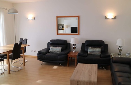Telheiro Apartment | Elegant Lagos Marina Apartment with Pool & Ocean Views