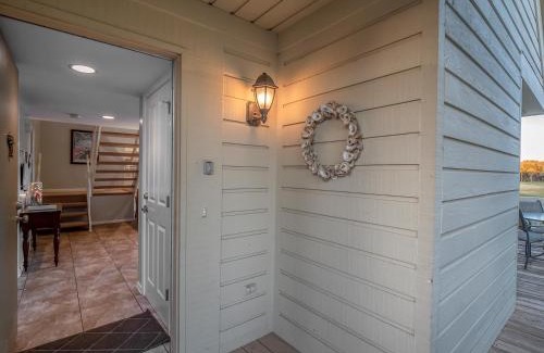 Spinnaker Beachhouses House | Inviting 725 Spinnaker Beach House: Pet-Friendly Retreat