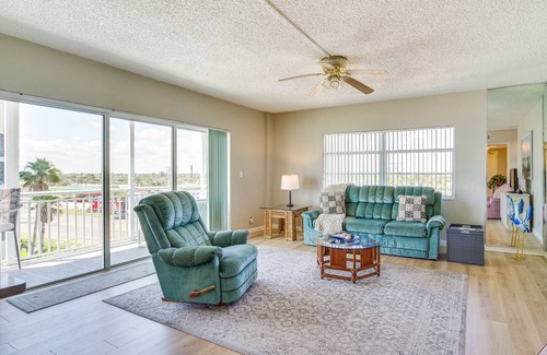 South Patrick Shores Apartment | Cozy Oceanfront Apartment with Pool & Kitchen for 4 Guests