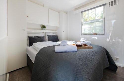 Oisterwijk Ski Chalet | Tranquil Retreat at 73 Ponds - Cycling Paradise for Families