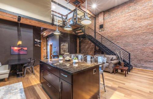 Ouray House | Exceptional Stay at 736 1/2 A Main Street with Hot Tub