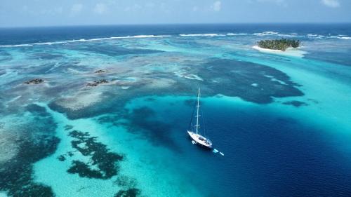 Carti Tupile Boat Rental | Family-Friendly 73ft Charter Yacht with Ocean View Awaits