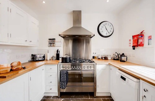 Hythe House | 74 By The Sea - Oceanfront Spa Retreat with Top Ratings
