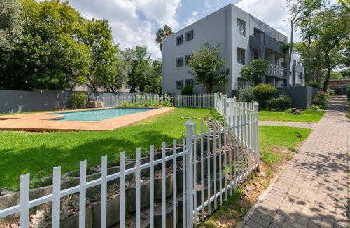 Sandown Apartment | Spacious 2-Bedroom Apartment with Pool Access for 4 Guests
