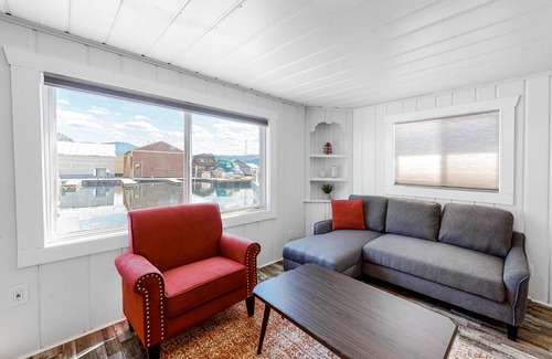Bayview Boat Rental | Spacious Boat Retreat with 2 Bedrooms for Up to 9 Guests