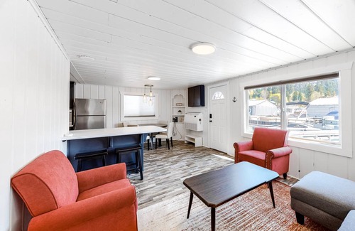 Bayview Boat Rental | Spacious Boat Retreat with 2 Bedrooms for Up to 9 Guests