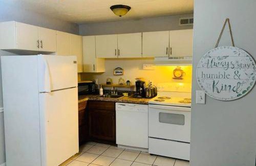 East Ridge House | Budget-Friendly Motel with Kitchen & Pet-Friendly Amenities