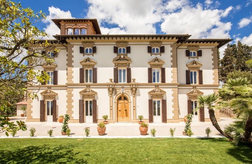 Campiglia Marittima Villa | Spacious 8-Bedroom Villa for Unforgettable Getaways