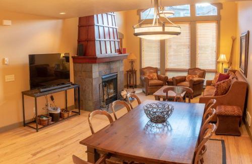 Salt Lake Mountain Resorts Apartment | Elegant Three Bedroom Loft Condo with Pool & Hot Tub
