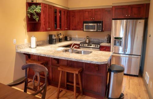 Salt Lake Mountain Resorts Apartment | Elegant Three Bedroom Loft Condo with Pool & Hot Tub