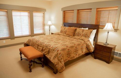 Salt Lake Mountain Resorts Apartment | Elegant Three Bedroom Loft Condo with Pool & Hot Tub
