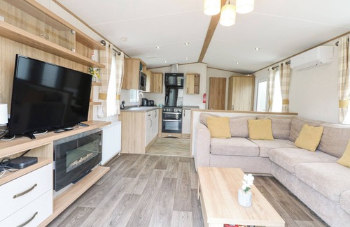 Hopton Cottage | 75 FOXBURROW HANG, pet friendly, country holiday cottage in Fritton