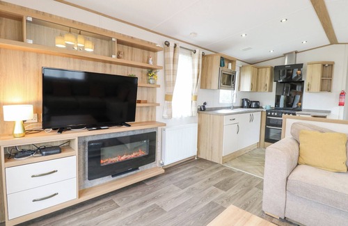 Hopton Cottage | 75 FOXBURROW HANG, pet friendly, country holiday cottage in Fritton