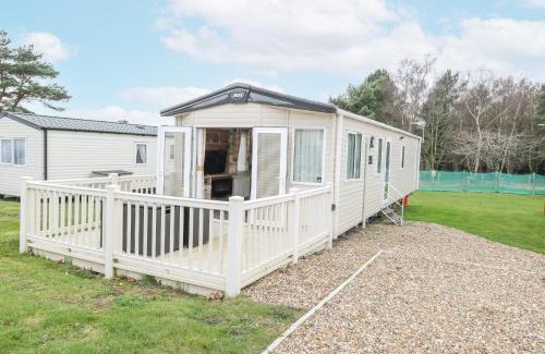 Hopton House | 75 Foxburrow Hang