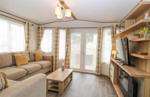 Hopton House | 75 Foxburrow Hang