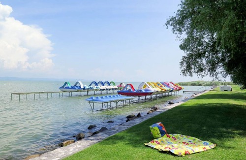 Balatonboglar Apartment | Spacious 2-Bedroom Apartment with Kitchen for Up to 5 Guests