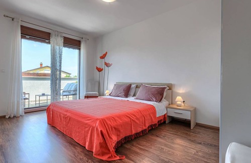 Novigrad Apartment | Spacious 75 m² Apartment with Kitchen for Four Guests