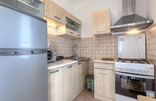 Novigrad Apartment | Spacious 75 m² Apartment with Kitchen for Four Guests