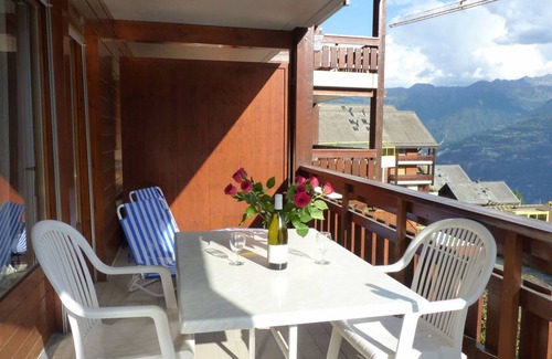 Ovronnaz Apartment | Cozy 2-Bedroom Apartment with Pool and Mountain Views