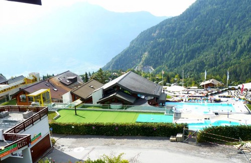 Ovronnaz Apartment | Cozy 2-Bedroom Apartment with Pool and Mountain Views