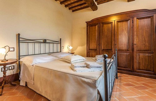Cortona Apartment | Spacious 2-Bedroom Apartment with Pool for Up to 6 Guests