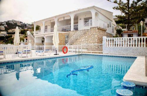 Peniscola Apartment | Spacious 2-Bedroom Apartment with Pool and Kitchen