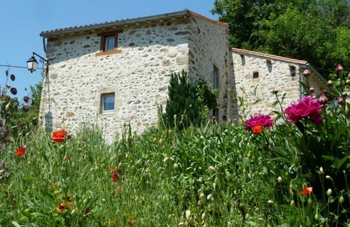 Langeac Cottage | Cozy 2-Bedroom Cottage for Families – Rated 10/10