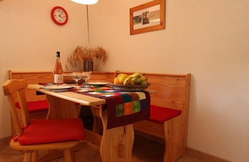 Langeac Cottage | Cozy 2-Bedroom Cottage for Families – Rated 10/10