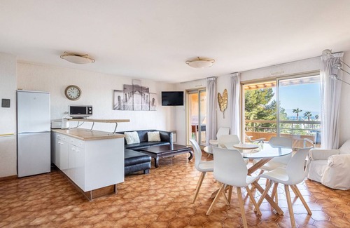 Toulon - Hyeres House | Spacious 75 m² House for Families - Child Friendly & Kitchen