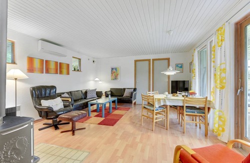 Mommark Strand House | Family-Friendly 3-Bedroom House for Up to 6 Guests