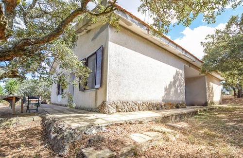 Sedini House | Spacious 2-Bedroom Maisonette with Pool & Pet-Friendly Perks