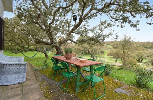 Sedini House | Spacious 2-Bedroom Maisonette with Pool & Pet-Friendly Perks