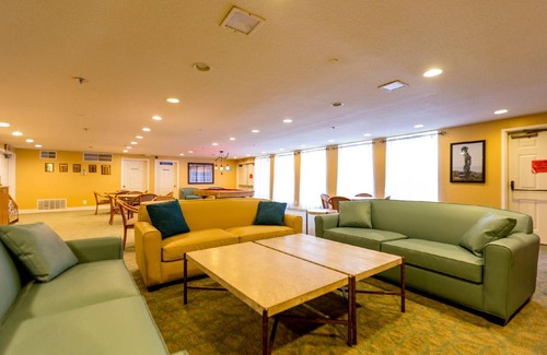 Capistrano Beach Resort | Spacious Resort with Pool & Kitchen for 10 Guests