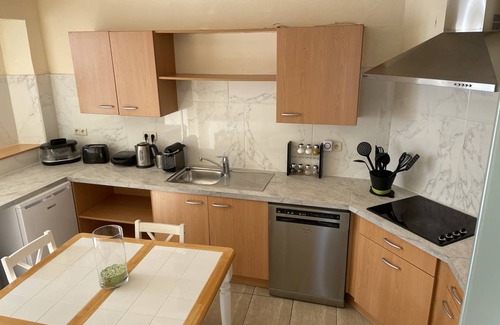 Roux Apartment | Exceptional 75 m² Studio with Kitchen & Dining for Two