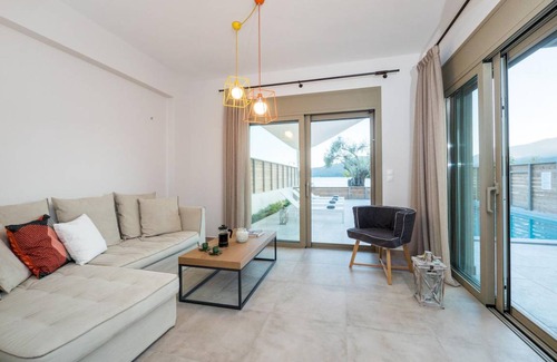 Perigiali Villa | Spacious 2-Bedroom Villa with Private Pool for 4 Guests