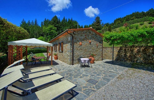 Portole Villa | Exceptional 2-Bedroom Villa with Pool & Lake View