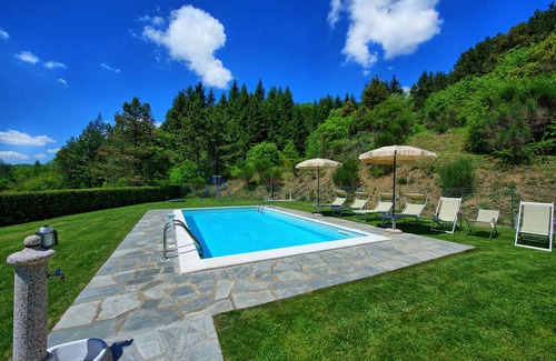 Portole Villa | Exceptional 2-Bedroom Villa with Pool & Lake View